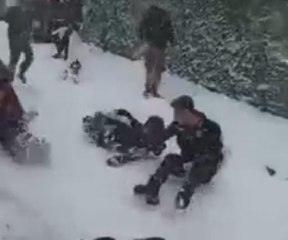 Son dakika haberi: POLİSLER ÇOCUKLARIN İSTEĞİNİ KIRMADI, EĞLENCEYE ORTAK OLDU