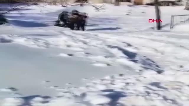 ANKARA-BAKAN KOCA, HASTAYI SIRTINDA TAŞIYAN 112 ÇALIŞANININ VİDEOSUNU PAYLAŞTI