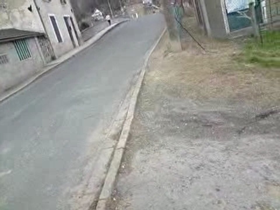 Mua cagoulé en roue ariere