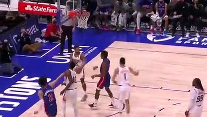 Cade Cunningham expulsé après un dunk !