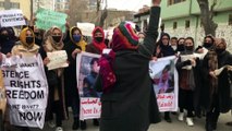 شاهد: مقاتلو طالبان يستخدمون رذاذ الفلفل لتفريق تظاهرة نسائية في كابول