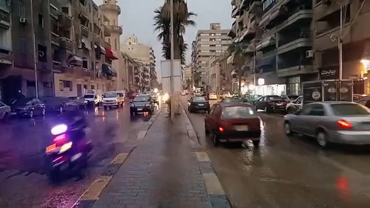 طقس بورسعيد الآن.. رعد وبرق وأمطار غزيرة تزامنا مع سوء الأحوال الجوية