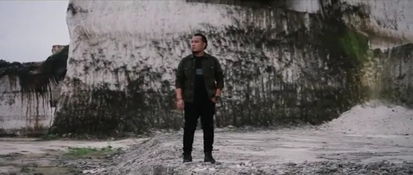 BAHAGIAMU DENGANNYA - Andra Respati