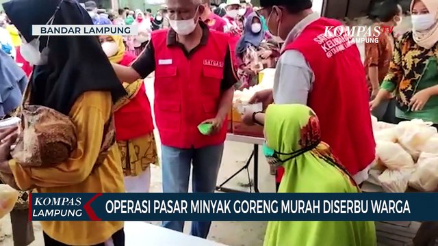 Operasi Pasar Minyak Goreng Murah Diserbu Warga