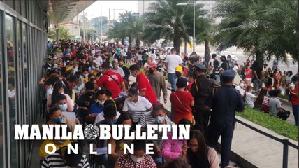 Individuals seen jam-packed as they queue for COVID-19 vaccine in Pasay City
