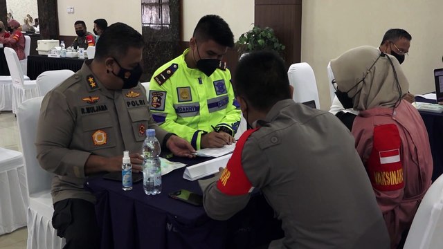 Pusdokkes Mabes Polri Menggelar Vaksinasi Booster Bagi PJU dan Pati Mabes Polri