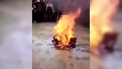 Taliban'dan müzik yasağı! Enstrümanları yaktılar