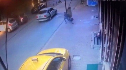 Esenyurt'ta genç kadına kapkaç şoku