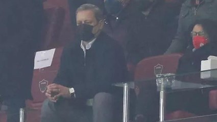 Hatayspor-Galatasaray maçında ortalık bir anda karıştı! Burak Elmas'tan kulübeye "Sakin olun" telefonu