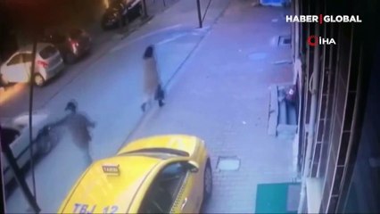 Esenyurt'ta kapkaç anı kamerada! Genç kadın neye uğradığını şaşırdı