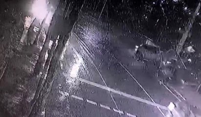 Son dakika haber... İstanbul'da feci kaza kamerada: Motor tamamen koptu 1'i ağır 4 yaralı