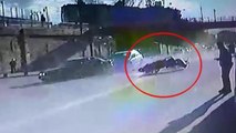 Alkollü sürücünün makas atmak isterken çarptığı kurye metrelerce havaya fırladı