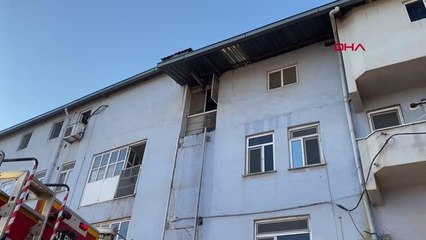 PİŞMANİYE İMALATHANESİNDE YANGIN ÇIKTI, İŞÇİLER KARTON KUTULARI PENCEREDEN ATTI