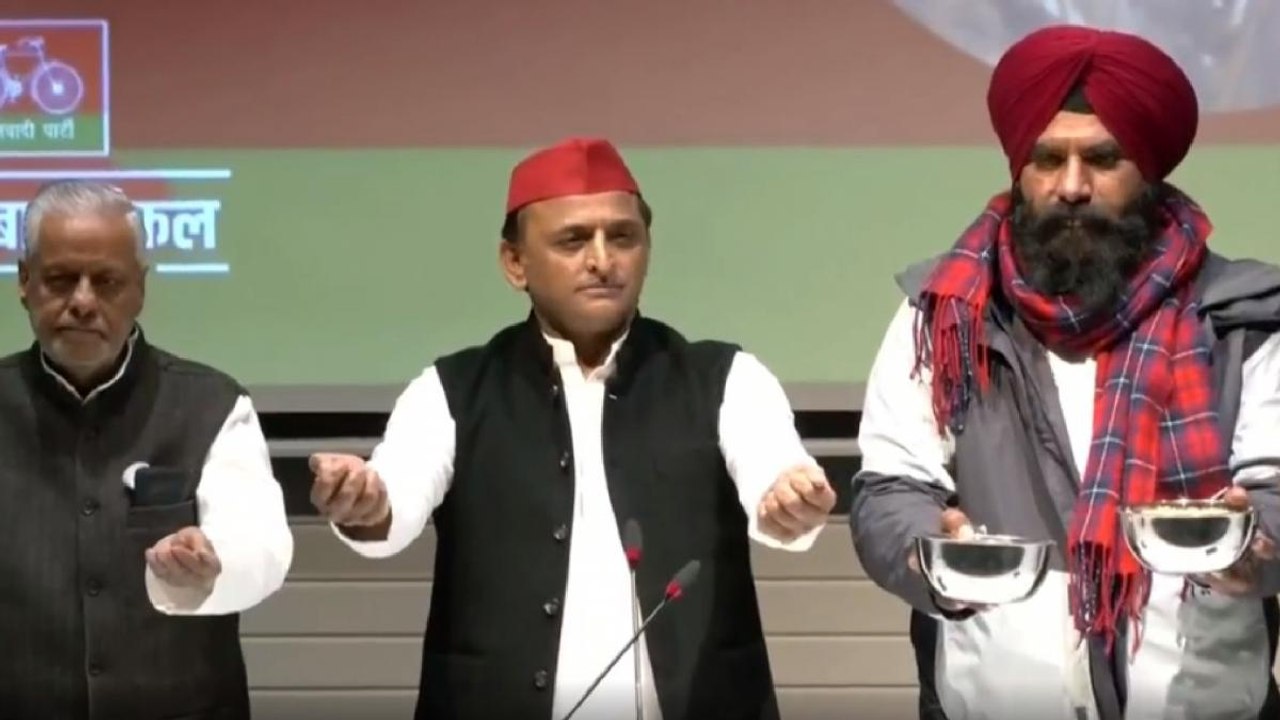 Akhilesh takes food pledge to defeat BJP in UP...