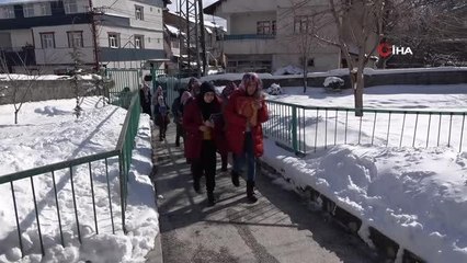 Minikler Kur'an kurslarında hem eğleniyor hem öğreniyor