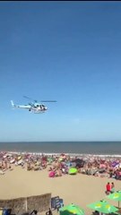 Sergio Berni les tiró el helicóptero a un grupo de chicos y culpó a los turistas por "poner mal" las sombrillas