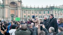 Napoli, i No vax non riempiono la piazza