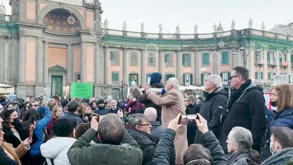 Napoli, i No vax non riempiono la piazza