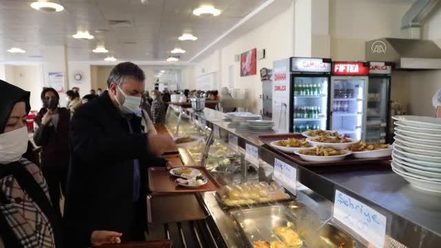 Çubuk Belediye Başkanı Demirbaş, üniversite öğrencileriyle kahvaltıda bir araya geldi