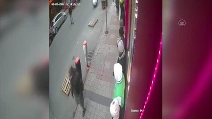 İstanbul'da, iki kişiyi sahte 40 bin dolarla dolandıran zanlı tutuklandı