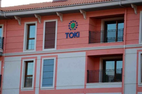 Cumhurbaşkanı Erdoğan, Arnavutluk'ta yapılan deprem konutlarını sahiplerine teslim ettiErdoğan: Toplamda 522 konutu içeren ve yaklaşık 42 milyon...