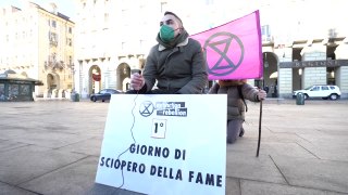 Clima, attivista di Extinction Rebellion fa lo sciopero della fame a Torino