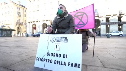 Clima, attivista di Extinction Rebellion fa lo sciopero della fame a Torino