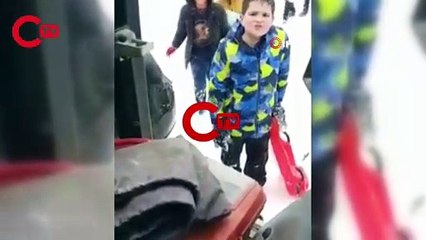 Çocuklardan kepçe operatörüne gülümseten soru