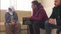 100 yaşındaki şehit annesi üniversiteli gençlerle oğlunun kabrine fidan dikti