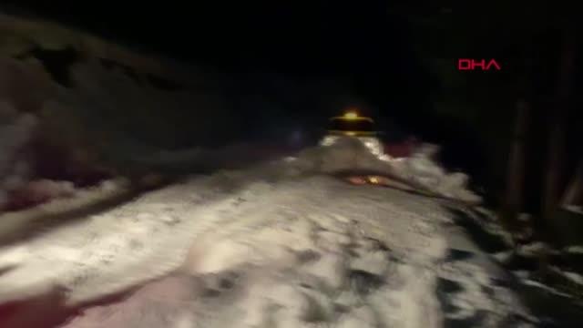 ANTALYA'DA KARDA MAHSUR KALAN 40 KİŞİYİ BÜYÜKŞEHİR EKİPLERİ KURTARDI