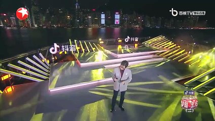 纯享谭咏麟 再唱金曲爱在深秋卡拉永远OK好听到爆 梦圆东方2022东方卫视跨年盛典东方卫视官方频道_480p