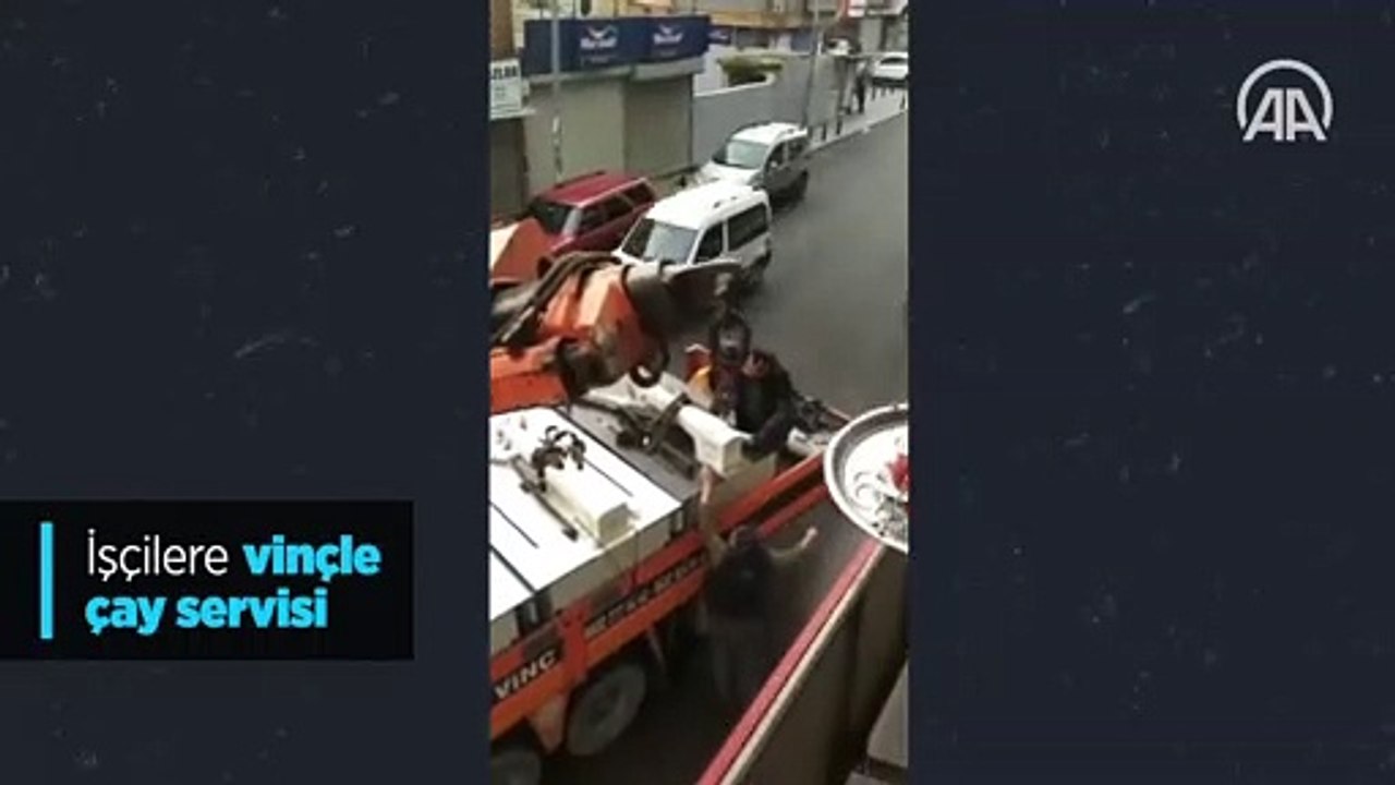 İşçilere vinçle çay servisi
