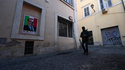 Roma, murale di Harry Greb con Berlusconi in versione Terminator