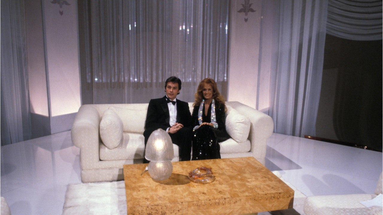 GALA VIDEO - Le saviez-vous ? Dalida a été la voisine d’Alain Delon