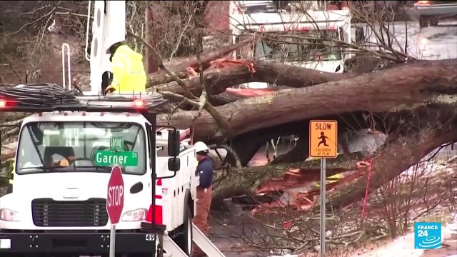 Winter storm slams US East Coast, Canada, thousands of flights canceled