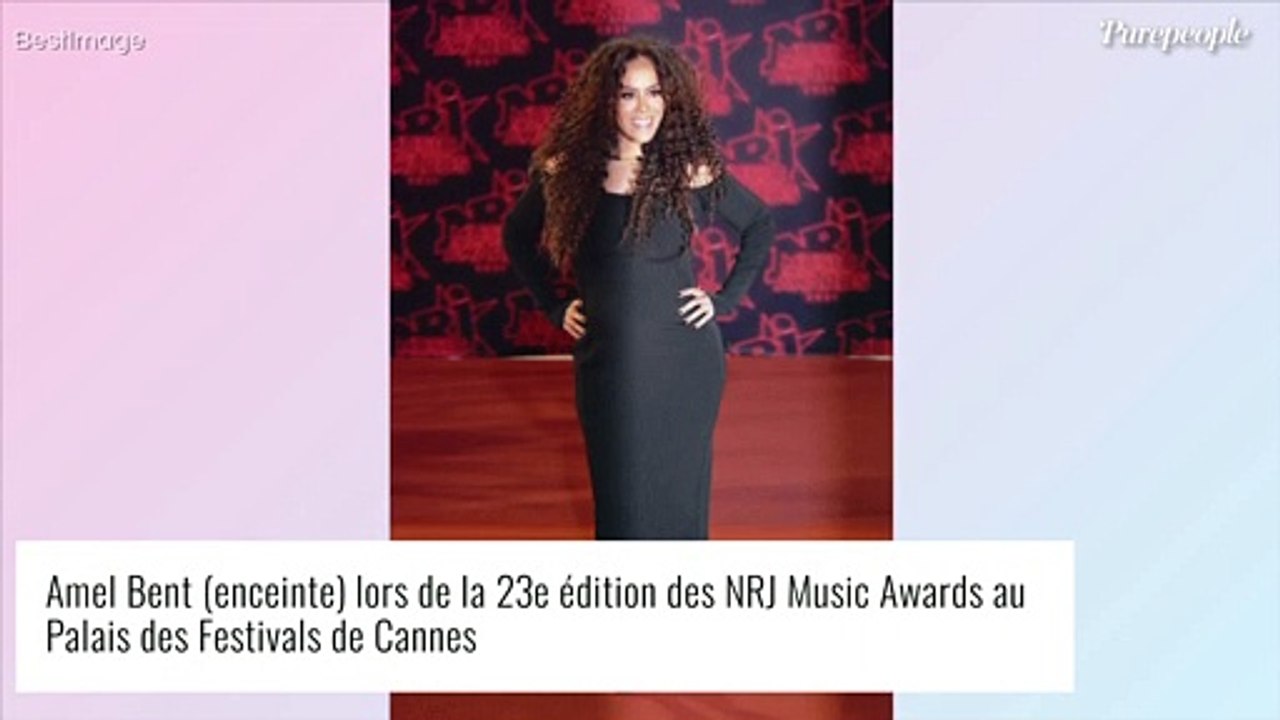 Amel Bent enceinte : son ventre rond tendrement...