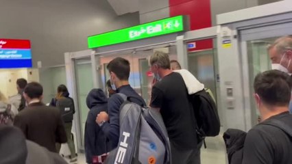 Tải video: Tennis star Novak Djokovic arrives home in Belgrade