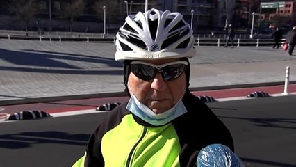 El "carril bicirotonda" de Bilbao un peligro para ciclistas: O te apartas o te pasan por encima