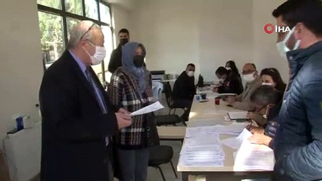 İzmir'de deprem konutları hak sahiplerine teslim edilmeye başlandı