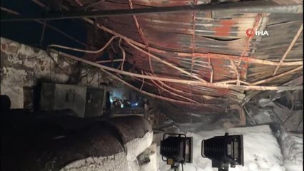 Son dakika haberi... Büyükçekmece'de çatı izolasyon malzemelerinin bulunduğu depoda yangın