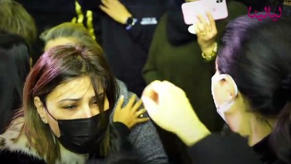 وفاء عامر تبكي منهارة في عزاء وائل الإبراشي