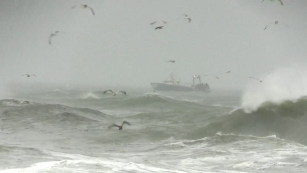 Large waves cause flooding in Massachusetts