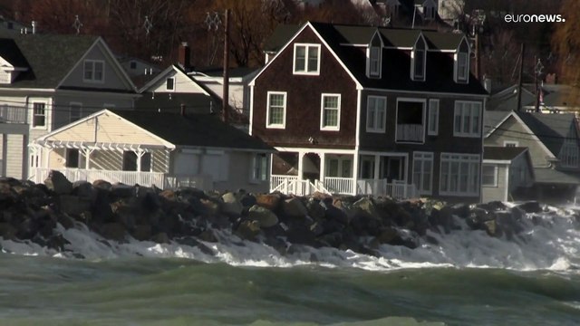 Una tormenta invernal deja hogares sin electricidad y carreteras heladas al este de los EEUU