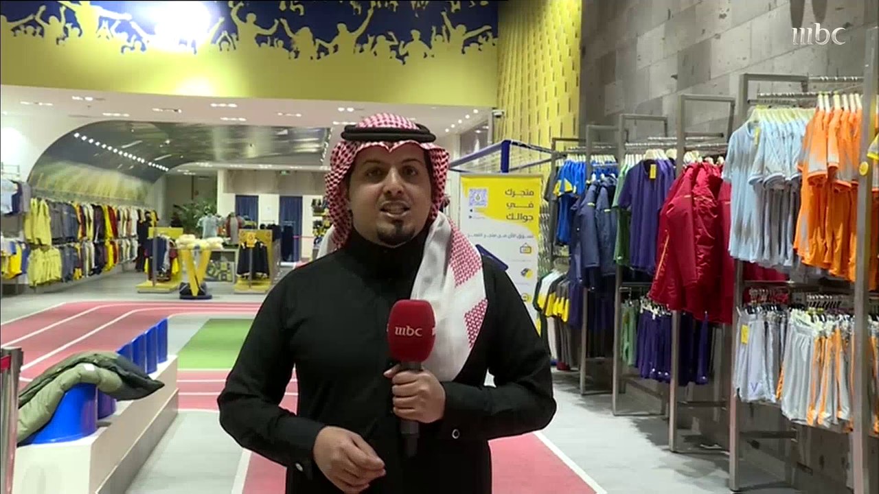 سائح كوري جنوبي يعشق نادي النصر ومنبهر بموسم الرياض.. صدى الملاعب يلتقيه ويكشف رأيه عن أسباب حبه للقميص الأصفر ونجمه المفضل بالفريق واللاعب الأفضل في تاريخ السعودية