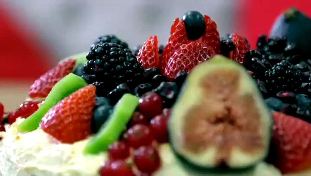 Taskmaster S04E01 A Fat Bald White Man