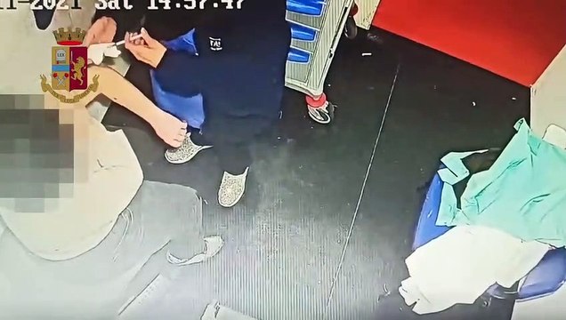 Italie: Une infirmière qui faisait semblant de vacciner des antivax arrêtée à Palerme grâce à une vidéo filmée en caméra cachée
