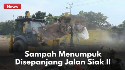 DELAPAN UNIT MOBIL TRUK DAN SATU UNIT ALAT BERAT DIKERAHKAN UNTUK ANGKUT SAMPAH DI JL. SIAK II !