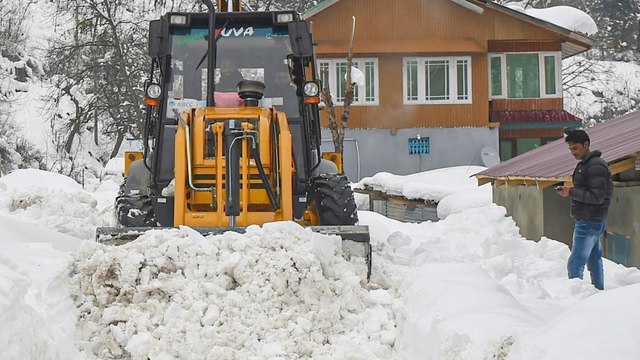 100 News: Rain and snowfall on mountains,cold in North India