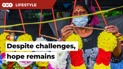 No bed of roses for garland maker in Klang