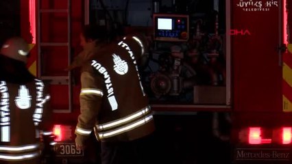 BÜYÜKÇEKMECE'DE ÇATI İZOLASYON MALZEMESİ DEPOSUNDA YANGIN